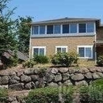 出租，位于beeacon hill ,两房两厅一卫，独立门口出入 2 卧图1